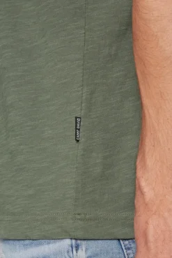 Herren CAMP DAVID & SOCCX Basic T-Shirt V-Neck mit Used-Kante green olive