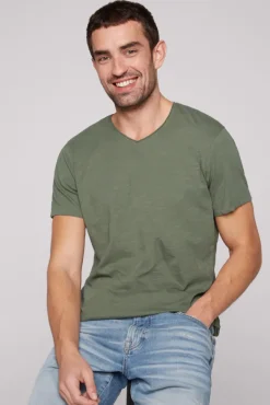 Herren CAMP DAVID & SOCCX Basic T-Shirt V-Neck mit Used-Kante green olive
