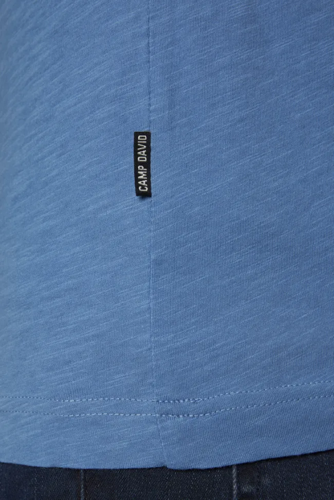 Herren CAMP DAVID & SOCCX Basic T-Shirt V-Neck mit Used-Kante sky blue