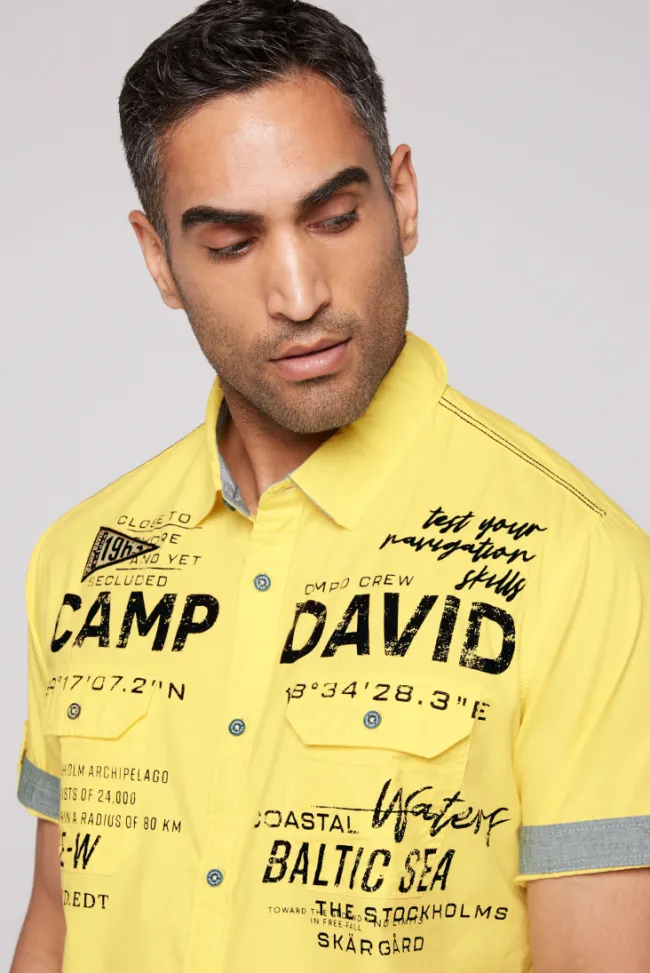 Herren CAMP DAVID & SOCCX Kurzarmhemd mit Klappentaschen und Prints light lime