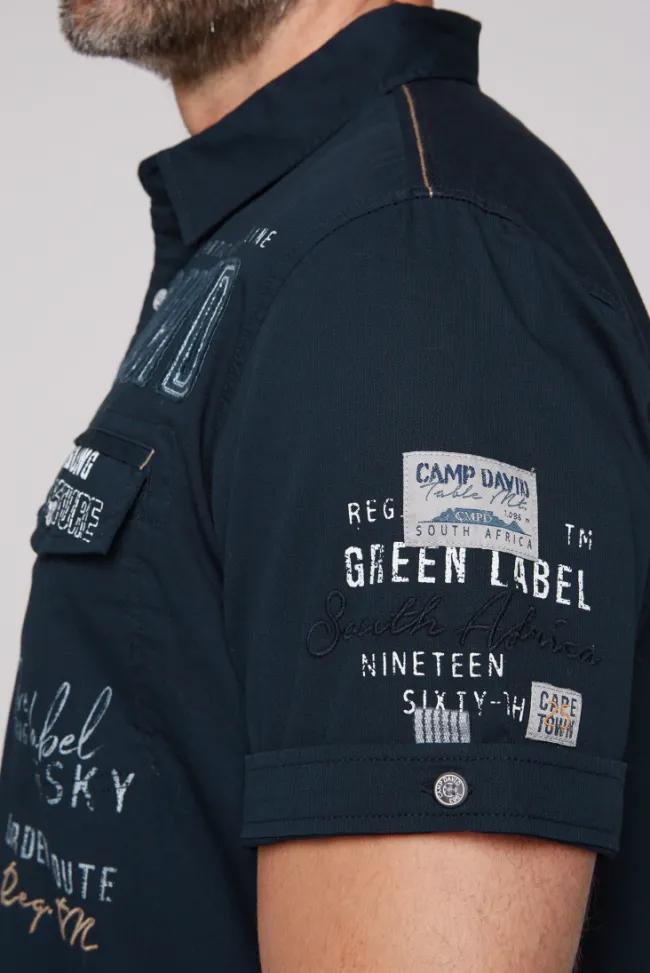 Herren CAMP DAVID & SOCCX Kurzarmhemd mit Logo-Applikationen blue navy