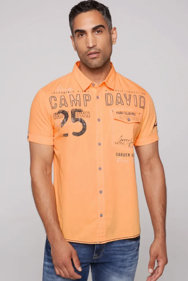 Herren CAMP DAVID & SOCCX Kurzarmhemd mit Logo-Applikationen sunrise orange