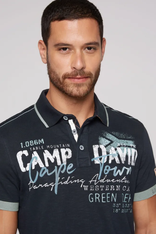 Herren CAMP DAVID & SOCCX Kurzarmpolo mit Flockprint und Tapes blue navy