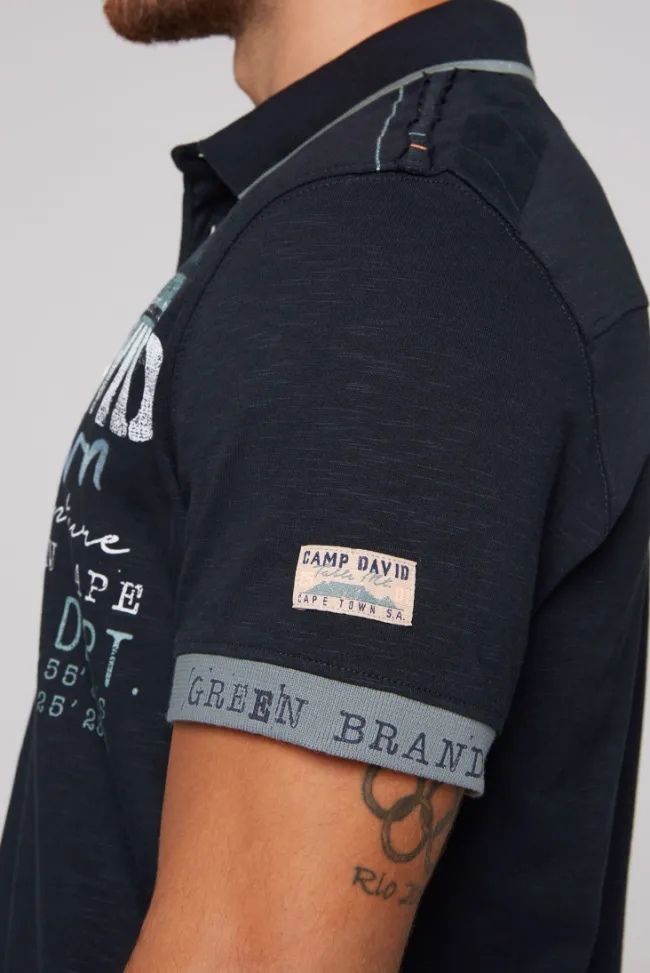 Herren CAMP DAVID & SOCCX Kurzarmpolo mit Flockprint und Tapes blue navy