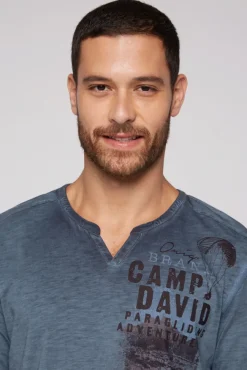Herren CAMP DAVID & SOCCX Langarmshirt mit Twill-Patches und Artworks blue navy
