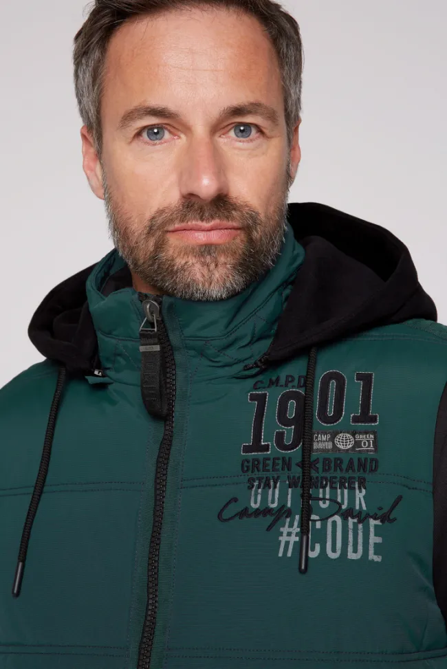 Herren CAMP DAVID & SOCCX Outdoorweste mit abtrennbarer Sweatkapuze deep green