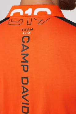 Herren CAMP DAVID & SOCCX Poloshirt mit Zipper und kontrastvollen Prints signal orange