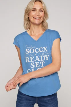 Damen CAMP DAVID & SOCCX Shirt mit V-Ausschnitt und Wording Print airy blue