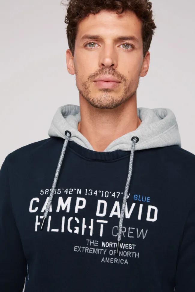 Herren CAMP DAVID & SOCCX Sweatshirt mit Kontrastkapuze und Logo-Stickereien blue navy