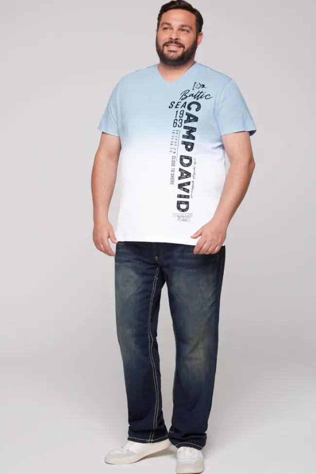 Herren CAMP DAVID & SOCCX T-Shirt Dip Dye mit senkrechtem Logo Artwork summer blue