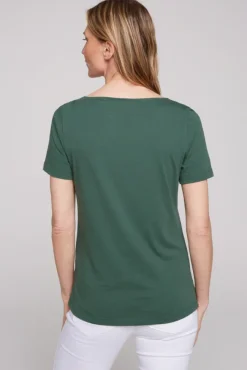 Damen CAMP DAVID & SOCCX T-Shirt mit U-Boot-Ausschnitt und Wording Print dark green