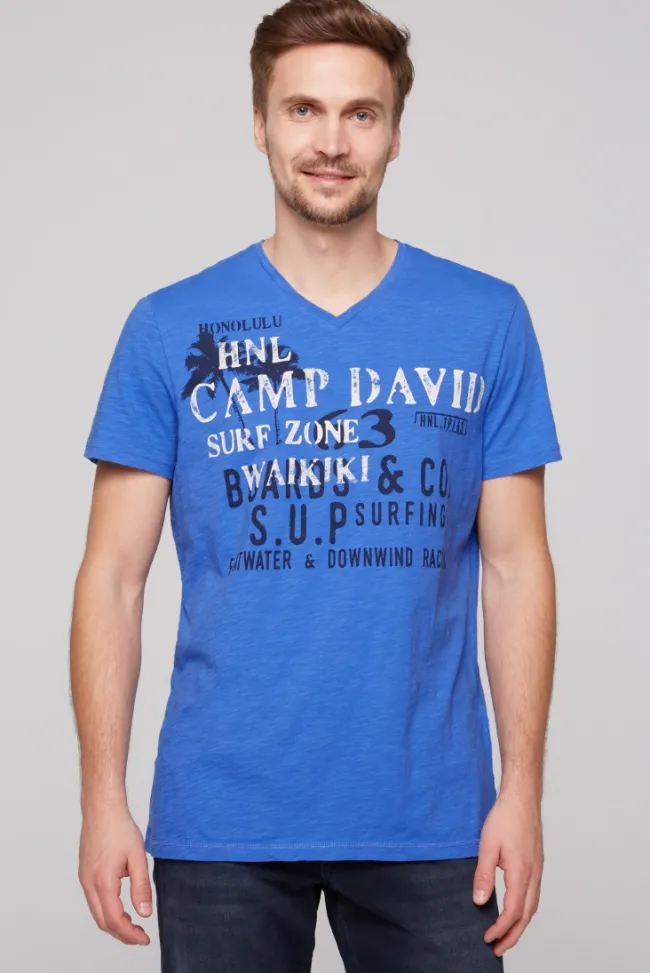 Herren CAMP DAVID & SOCCX T-Shirt mit V-Neck und Print Artwork deep sky | S