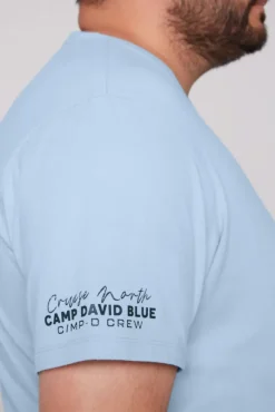 Herren CAMP DAVID & SOCCX V-Shirt mit kleinen Rubber Prints summer blue